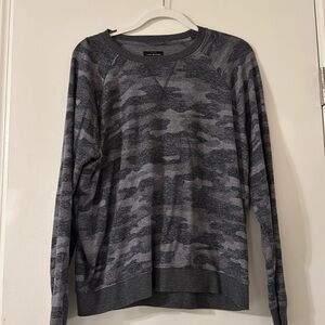 Lucky brand camo sweatshirt, very soft fabric size extra large